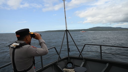 Indonesië zoekt door naar 129 vermisten na kapseizen veerboot