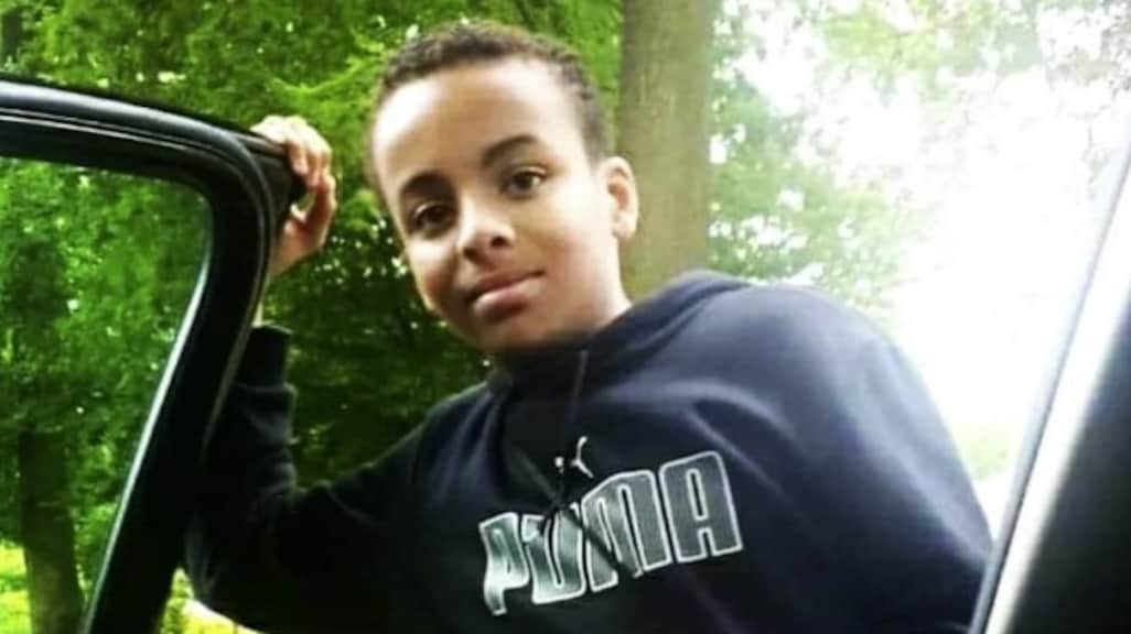 Jairon (14) lag weken dood in zijn bed, moeder werd buiten de deur gehouden