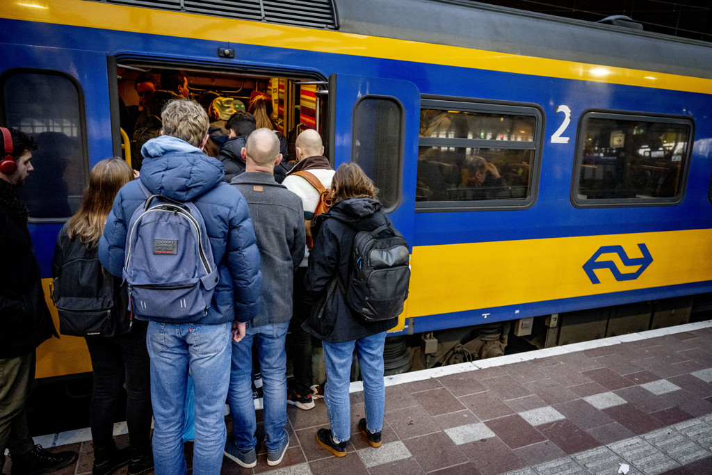 Treinverkeer in Midden- en Noord-Nederland ontregeld door storing