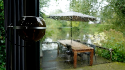 Vanmiddag buien met lokaal onweer en korrelhagel mogelijk