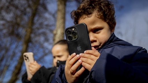 13-jarige mag uurtje onder toezicht op social media: dit wil de EU