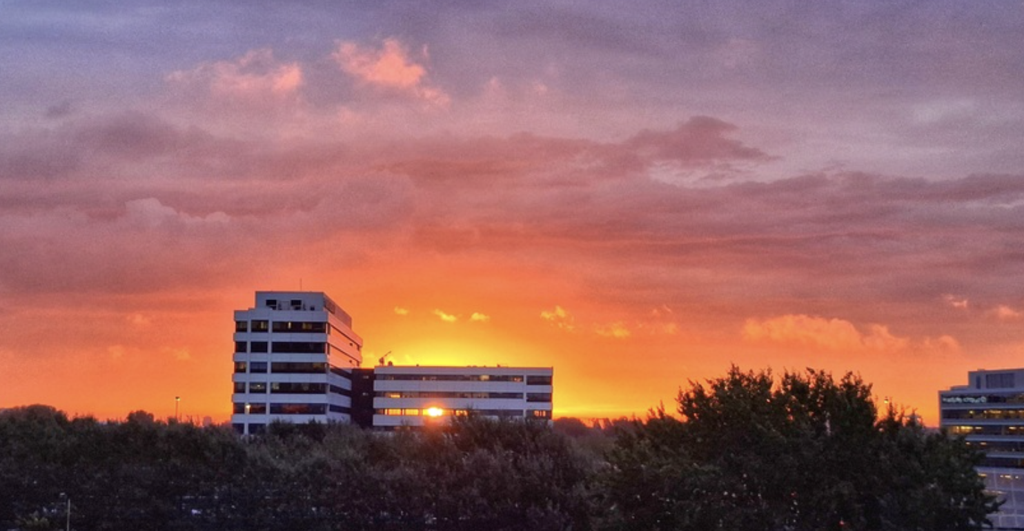 Opvallend kleurrijke zonsopkomst vanochtend: zo ontstaat die