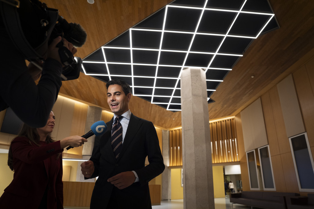 Jetten weigert twee dagen lang te kiezen voor rechts of links: 'Stuurloze indruk'