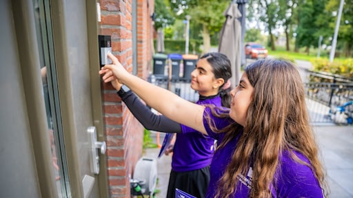 Na honderd jaar is de vraag: zijn kinderpostzegels nog van deze tijd?