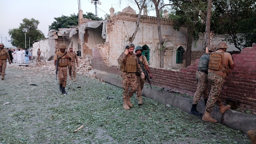 Zeker 31 doden bij aanslag op politiehoofdkwartier in Pakistan