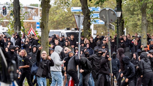Extreemrechts protest Malieveld beëindigd door ME: 'Grens overschreden'
