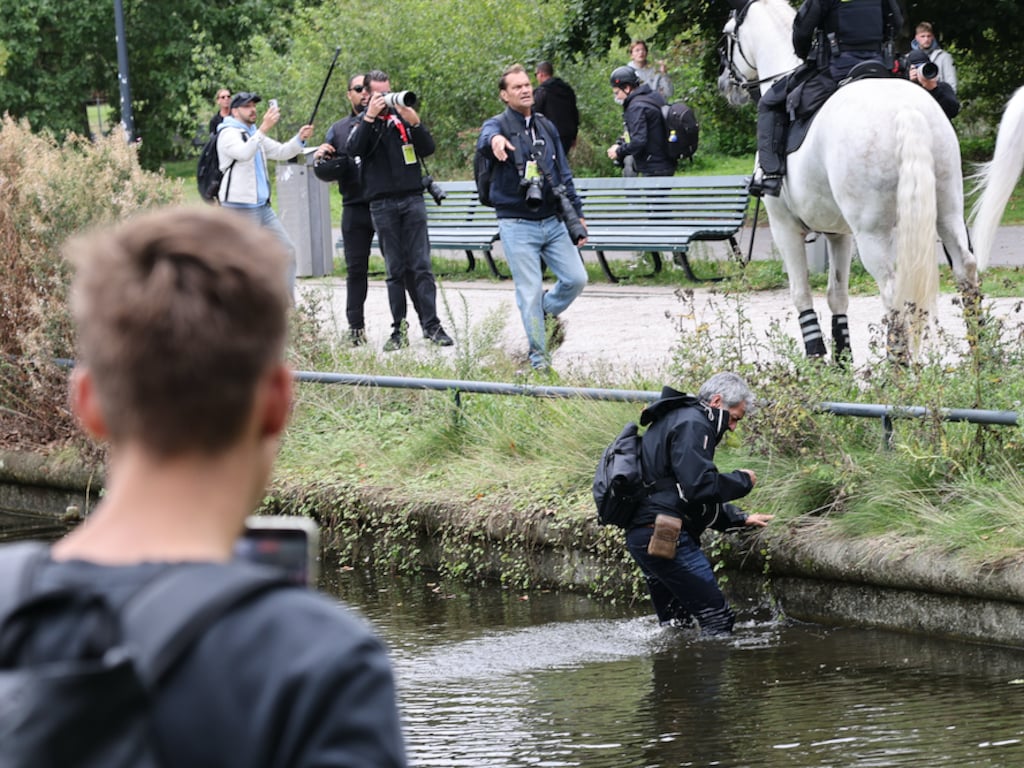 Storm van kritiek na foto's van Zara met mannequins in lakens