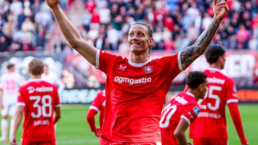 PSV zakt na nederlaag bij Twente naar derde plaats Eredivisie