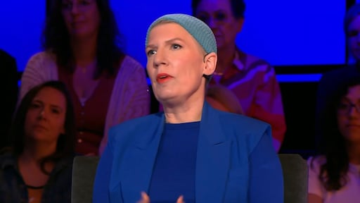 Paulien Cornelisse draagt mutsje in De slimste mens na chemotherapie
