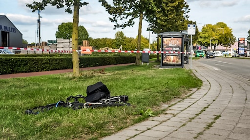 Fietser overleden na ongeluk met vrachtwagen in Huissen, fiets meegesleurd