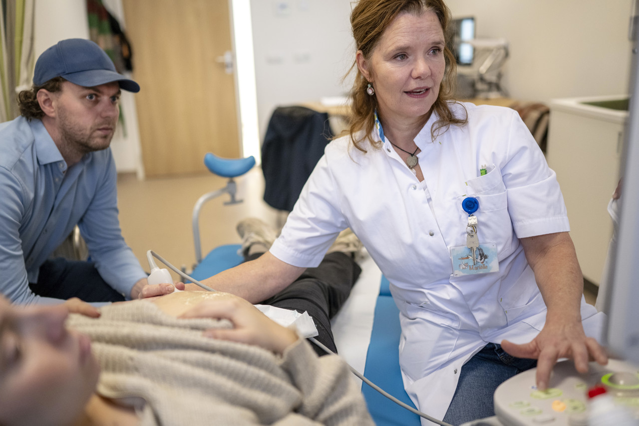 'Uitslag klopt vaak niet', Gezondheidsraad tegen structurele 13 wekenecho