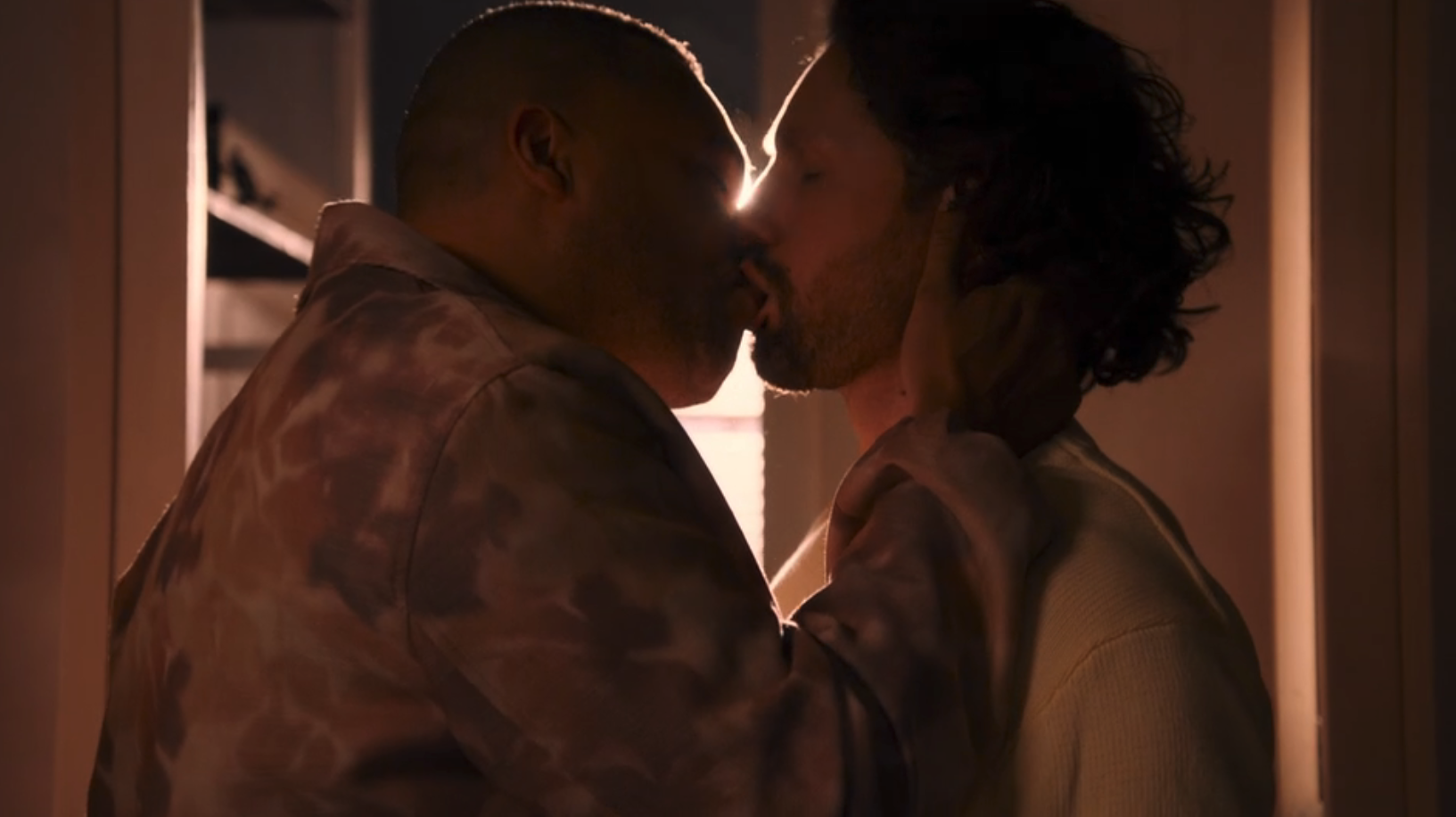 Ruben zoent met Bing in GTST, maar wordt ruw uit dagdroom gehaald