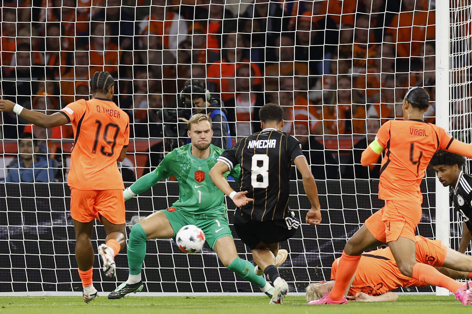 Oranje scoort gelijkmaker tegen Duitsland in extra tijd openingsduel Nations League