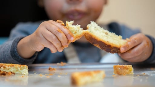 Kind (3) overleden na verslikken in boterham: zacht eten kan gevaarlijk zijn
