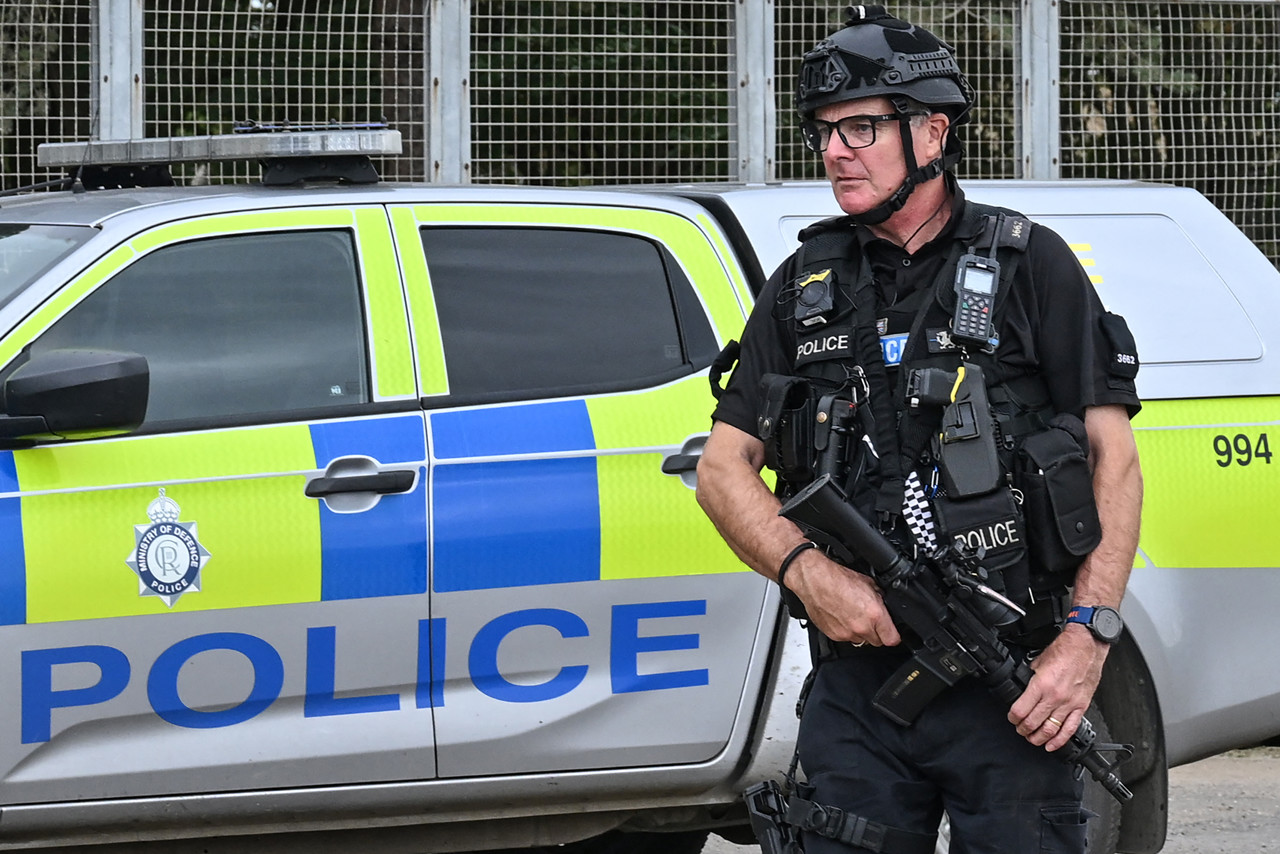 Politie Engeland: 5 mannen bij vliegbasis opgepakt om voorbereiden terreurdaad