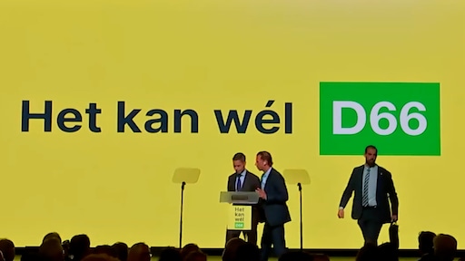 Premier Jetten van podium gehaald om protest bij speech op congres
