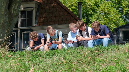 Groot onderzoek: schermgebruik gelinkt aan mentale klachten bij kinderen
