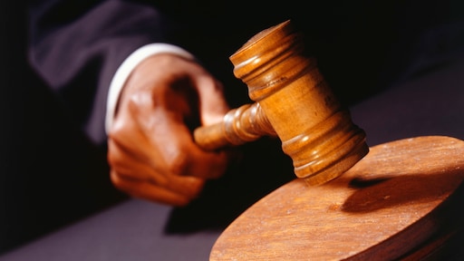 Tonnen achterovergedrukt van mensen met schulden door bewindvoerders