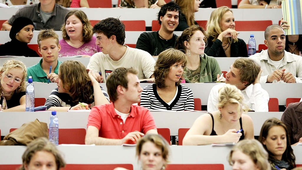 Kabinet komt met bedragen basisbeurs, studenten niet blij