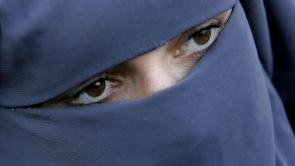 Boerkaverbod gaat op verzoek van onderwijs maand later in