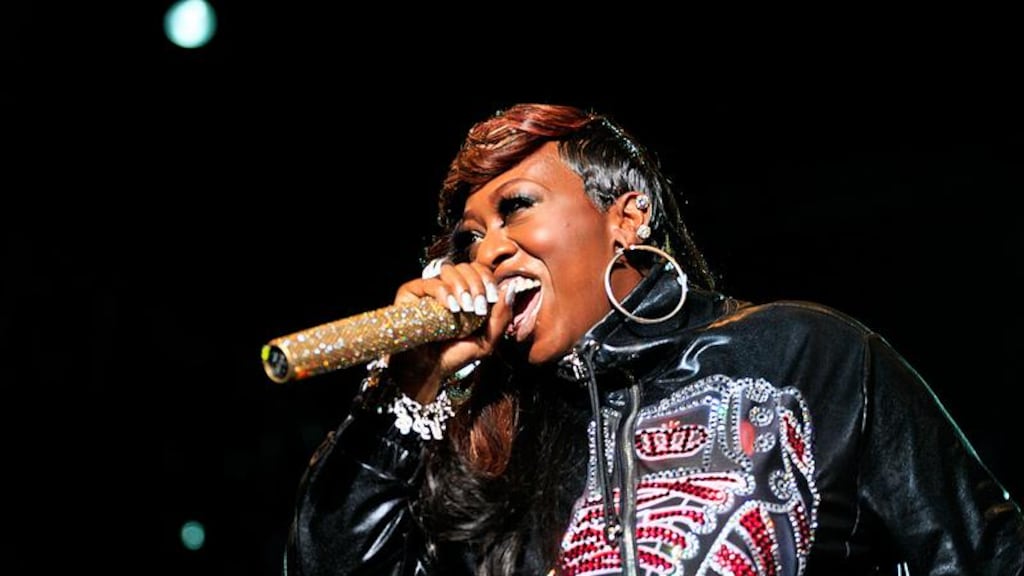 Missy Elliot herdenkt samenwerking Aaliyah