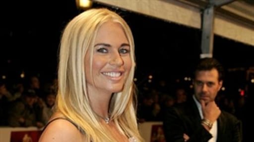 Mark Teurlings staat Ellemieke Vermolen bij
met webshop