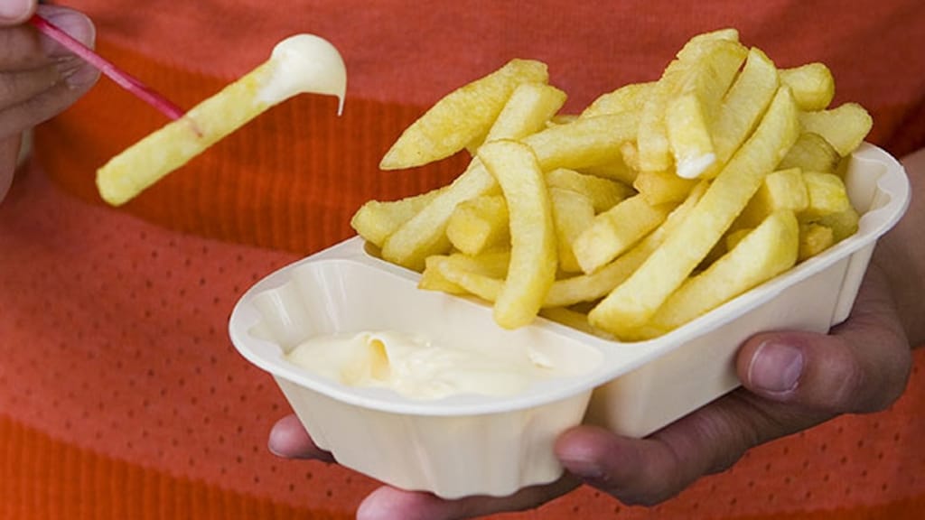 Nog geen boetes voor gratis aanbieden plastic wegwerpbekers en –bakjes