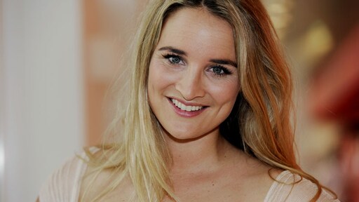 Zoontje Lieke van Lexmond gedoopt in designeroutfit