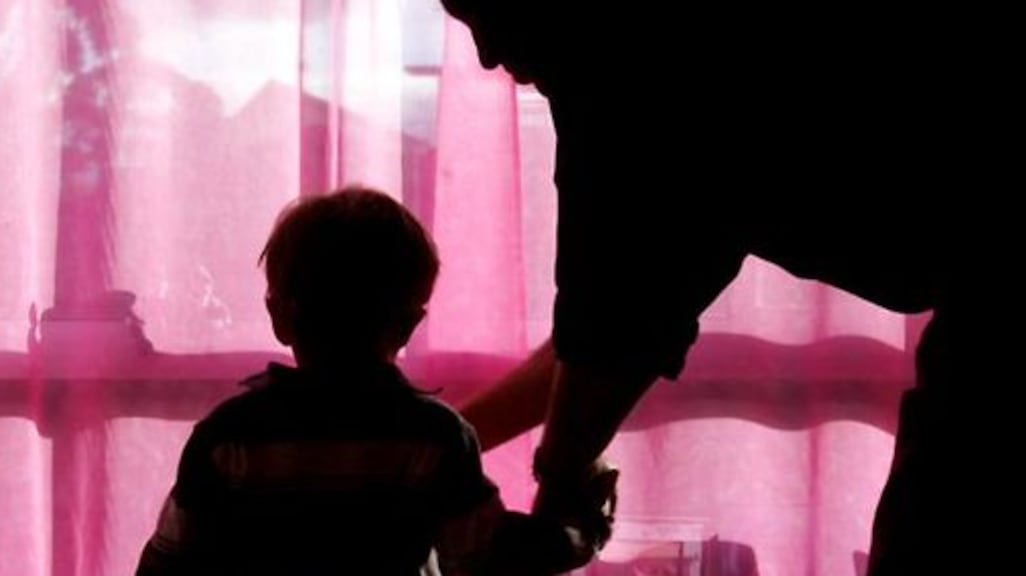 Arrestaties in zedenzaak Brabant: zeker zeven jonge meisjes misbruikt door vrouwelijke oppas