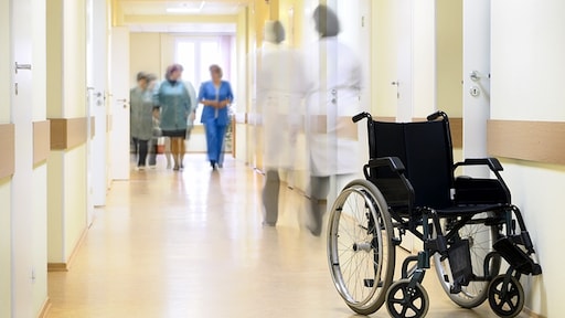 Ook jij gaat het merken: vijf vragen over het personeelstekort in de zorg