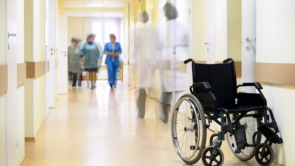 Ook jij gaat het merken: vijf vragen over het personeelstekort in de zorg