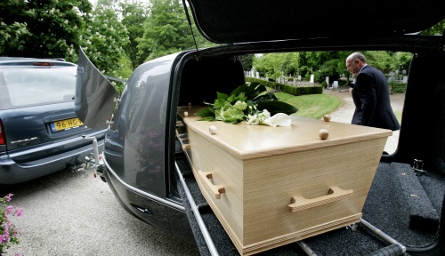 Uitvaartverzekeraar Yarden in geldnood: reden tot zorg?