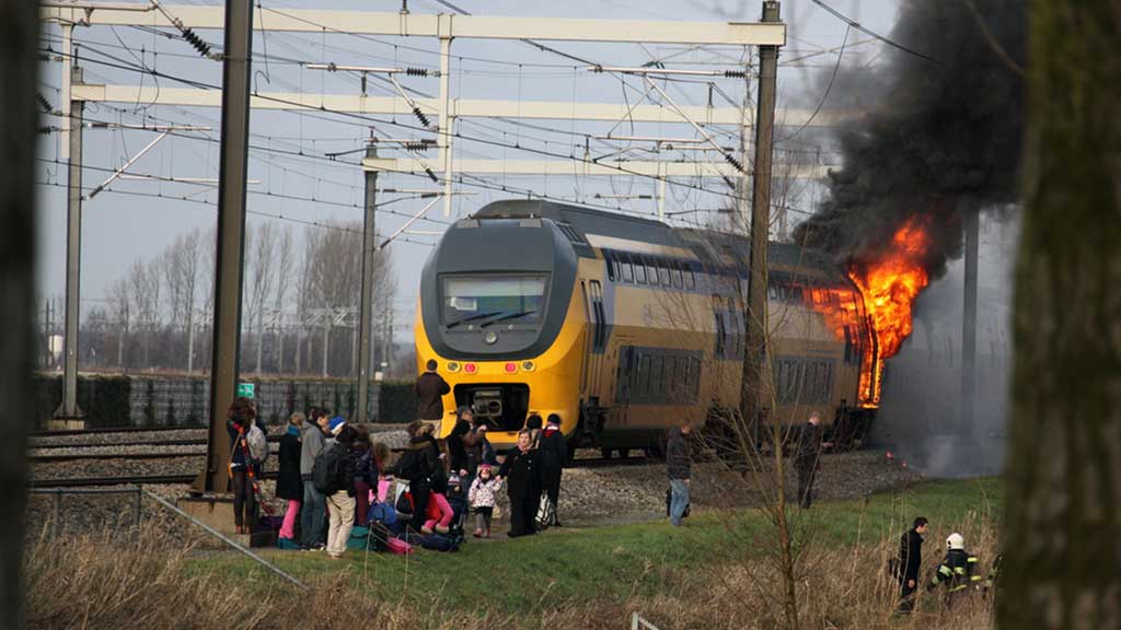 Twintigers opgepakt voor treinbrand Loenersloot