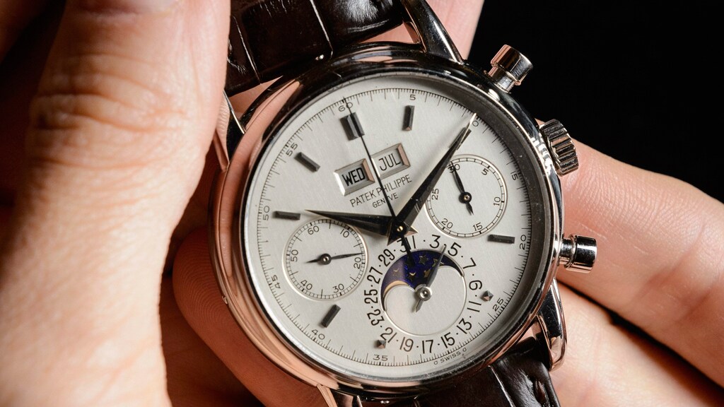 Horlogedieven opgepakt die met 'voetbaltruc' peperdure klokjes roofden