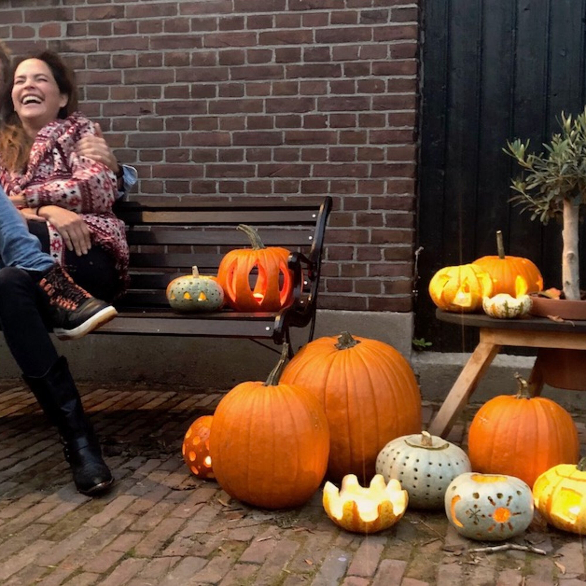 Benjia 16Pcs Pompoen Herfst Decoratie, Decoratieve Grote Kleine Outdoor Wit En Goud Schuim Plastic Nep Faux Kunstmatige Pompoenen Voor Halloween Benjia 16Pcs Pompoen Herfst Decoratie, Decoratieve Grote Kleine Outdoor Wit En Goud Schuim Plastic Nep Faux Kunstmatige Pompoenen Voor Halloween