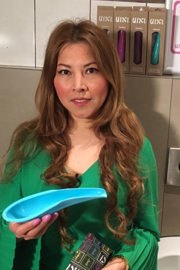 Yesenia met de Uixi in haar hand