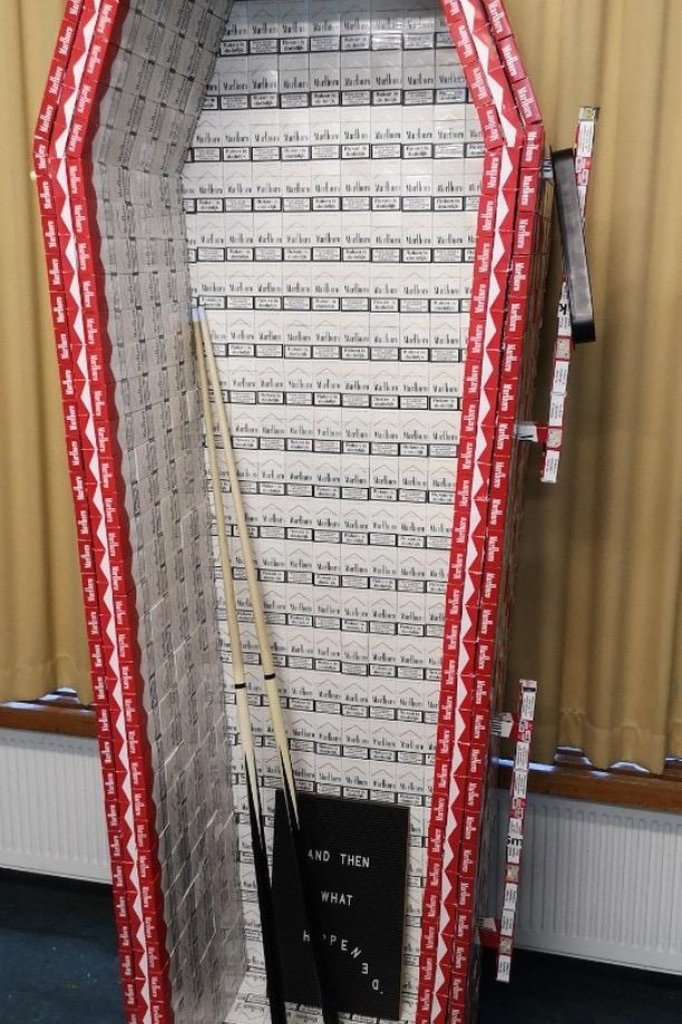 Thomas heeft nu zijn poolkeuen erin staan