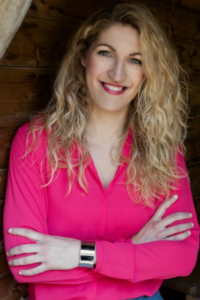 Onze expert: Eveline van de Waterlaat is diëtist en dieetpsycholoog. Ze schreef het boek 'Nu afvallen en nooit meer aankomen' en ook werkt ze als coach en spreker.