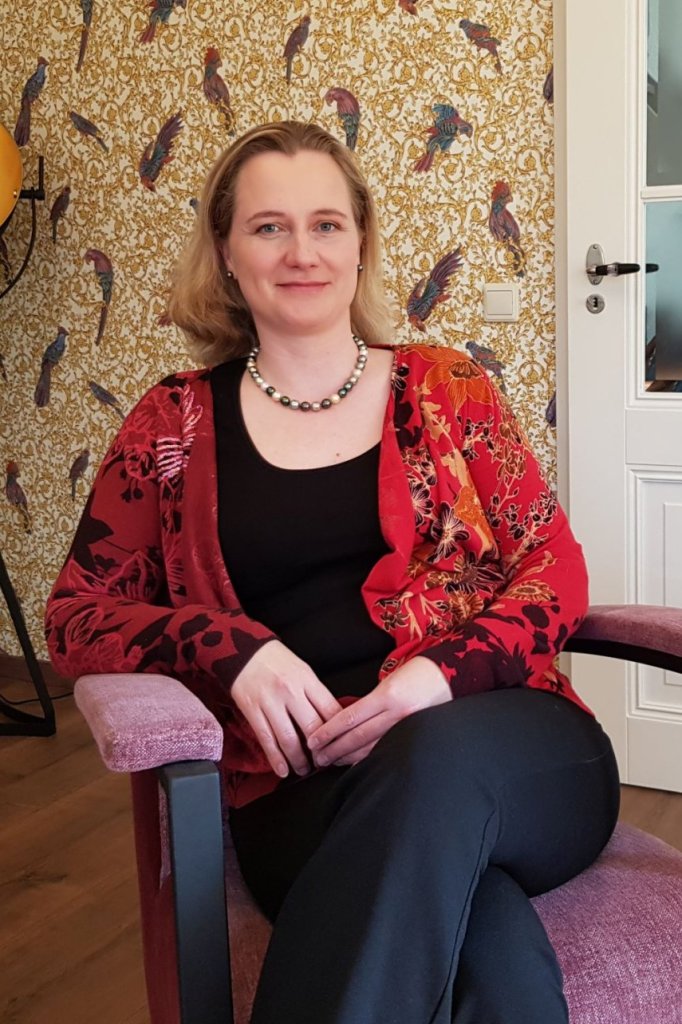 Onze expert: Kristel Szakály-Starke is GZ-psycholoog en EFT-relatietherapeut. Ze heeft haar eigen praktijk voor GGZ en relatietherapie in Heenvliet en Nieuw-Beijerland.