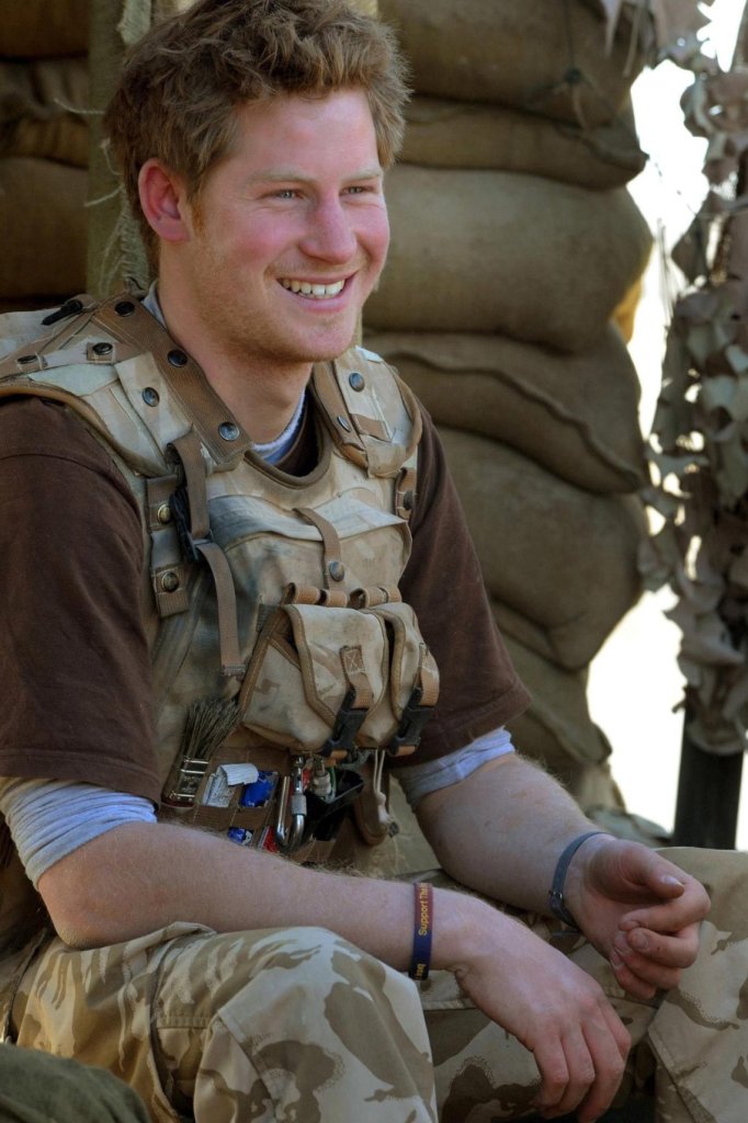Prins Harry tijdens zijn militaire uitzending in Afghanistan 2007-2008 / Getty images